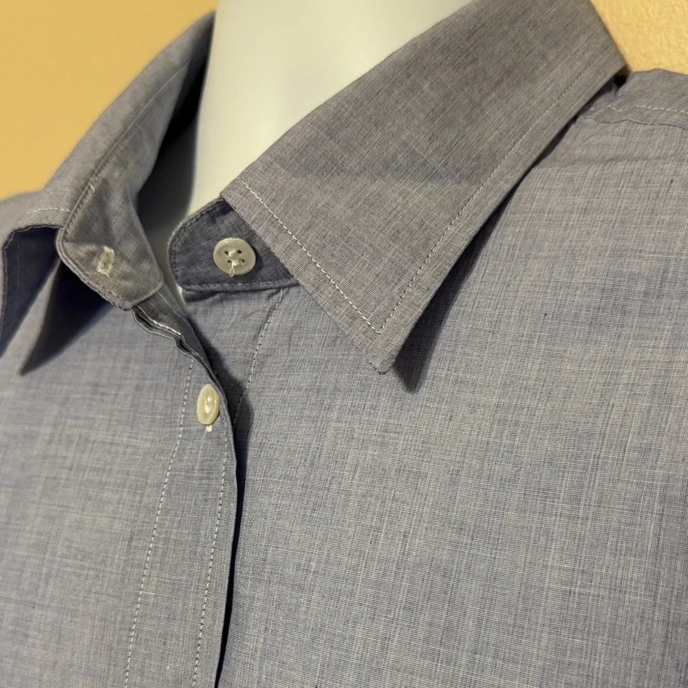 Banana Republic Men's Light Blue Oxford Button-Down Shirt - Picture 4 of 10